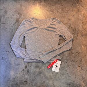 Cider Gray Long Sleeve Tee with Elegant Design